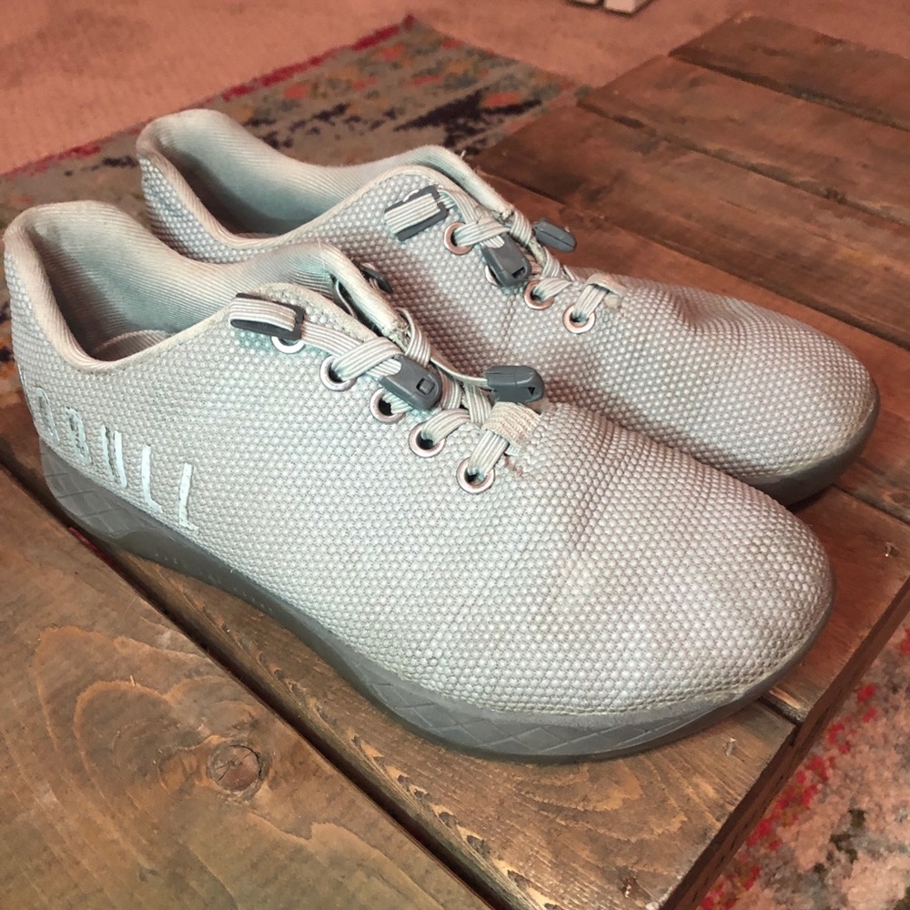 Classic Arctic gray NoBulls. Size 6.5.